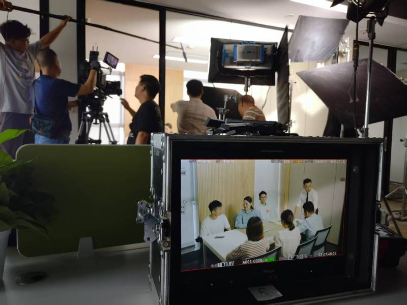 巫溪TVC拍摄公司：科技产品视觉化大师，诠释未来感与功能美学